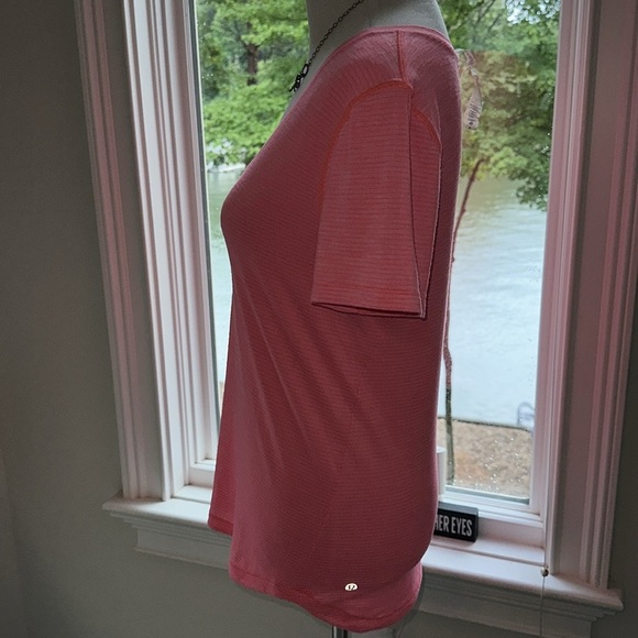 Lululemon Athletica V Neck SS Tee, Size 8, EUC - Picture 3 of 7